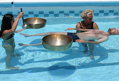 Klangmassage im Wasser